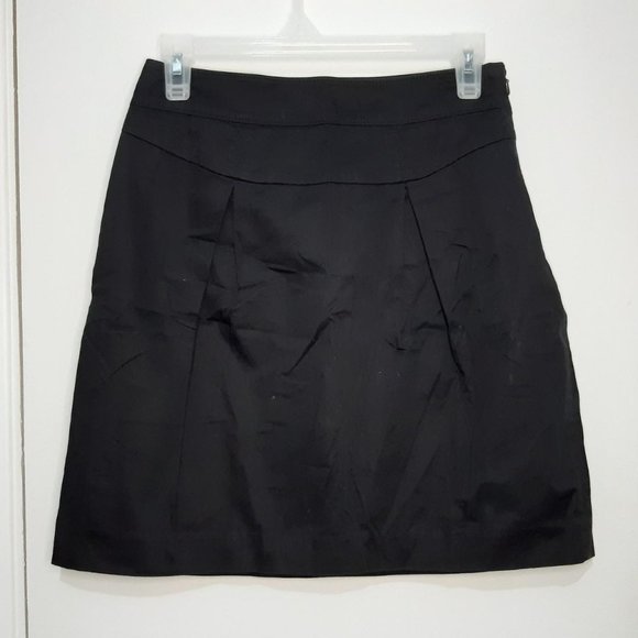 Black short skirt with two front slits - Picture 1 of 3